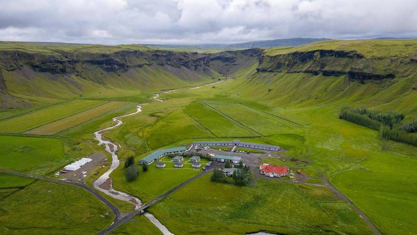 Casa de huéspuedes para 3 personas, con jardín además de vistas y terraza en Islandia