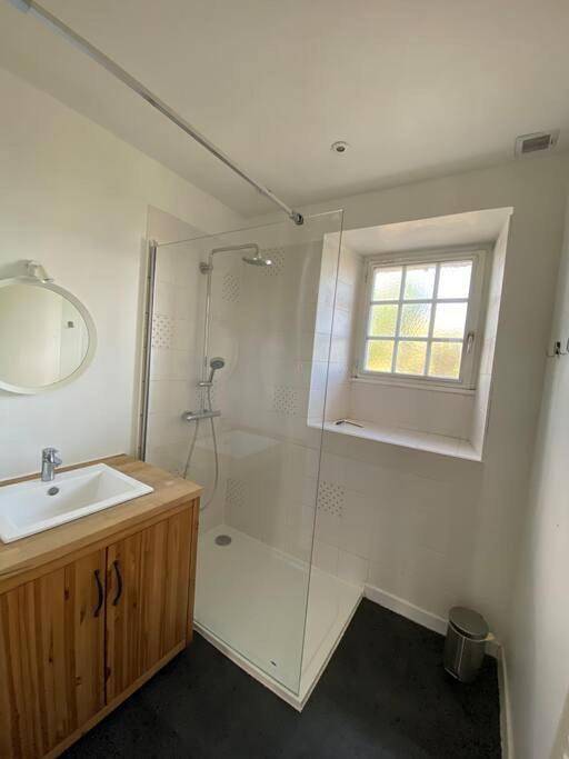 Location de vacances pour 4 personnes, avec Terrasse ainsi que Jardin et Vue à Gennes - 3