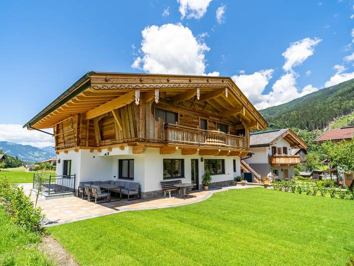 Ferienhaus für 11 Personen, mit Balkon und Terrasse sowie Garten und Sauna im Zillertal
