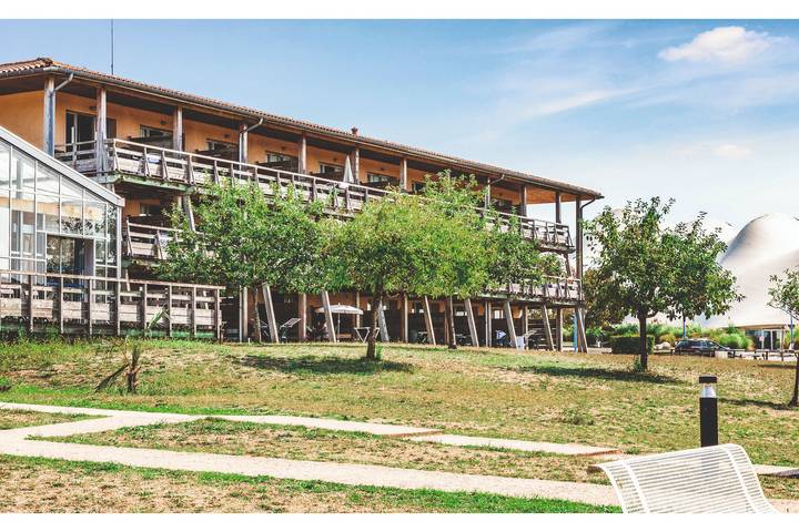 Gîte pour 5 personnes, avec piscine et balcon, adapté aux familles à Jonzac - 2