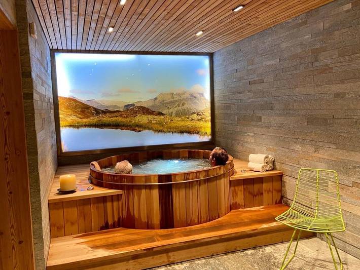 Hôtel pour 2 personnes, avec terrasse ainsi que jacuzzi et sauna