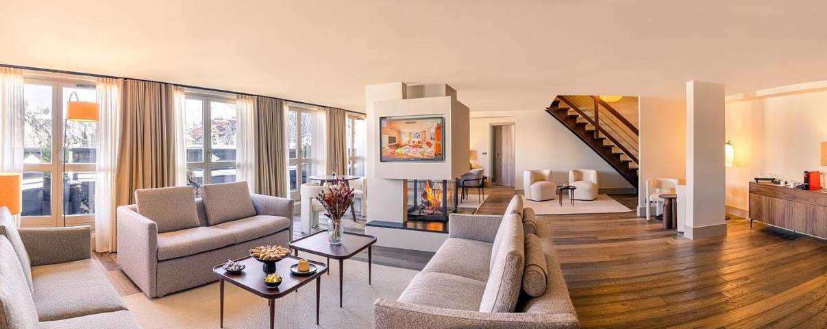Hôtel pour 4 personnes, avec Jacuzzi ainsi que Piscine et Sauna