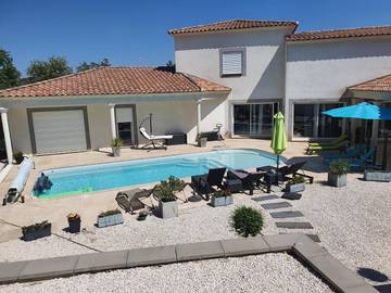 Location de vacances pour 8 personnes, avec jardin ainsi que bassin pour enfant et piscine, animaux acceptés à La Verdière