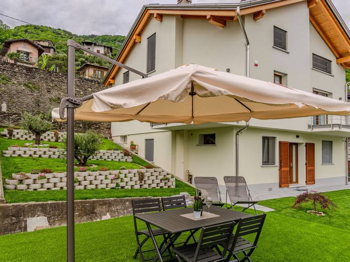 Ferienwohnung für 4 Personen, mit Terrasse und Garten in Domaso