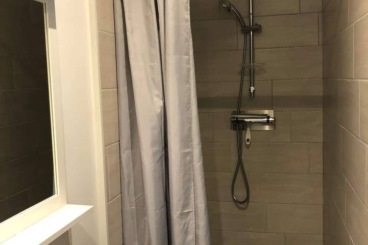 Gîte pour 6 personnes, avec terrasse ainsi que jardin et piscine à Givet (homonymie) - 4