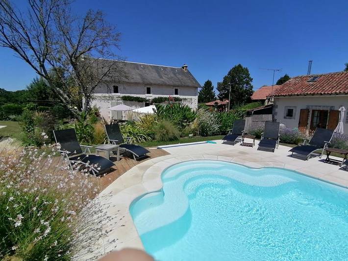 Chambre d’hôte pour 2 personnes, avec Terrasse et Jardin ainsi que Piscine et Vue
