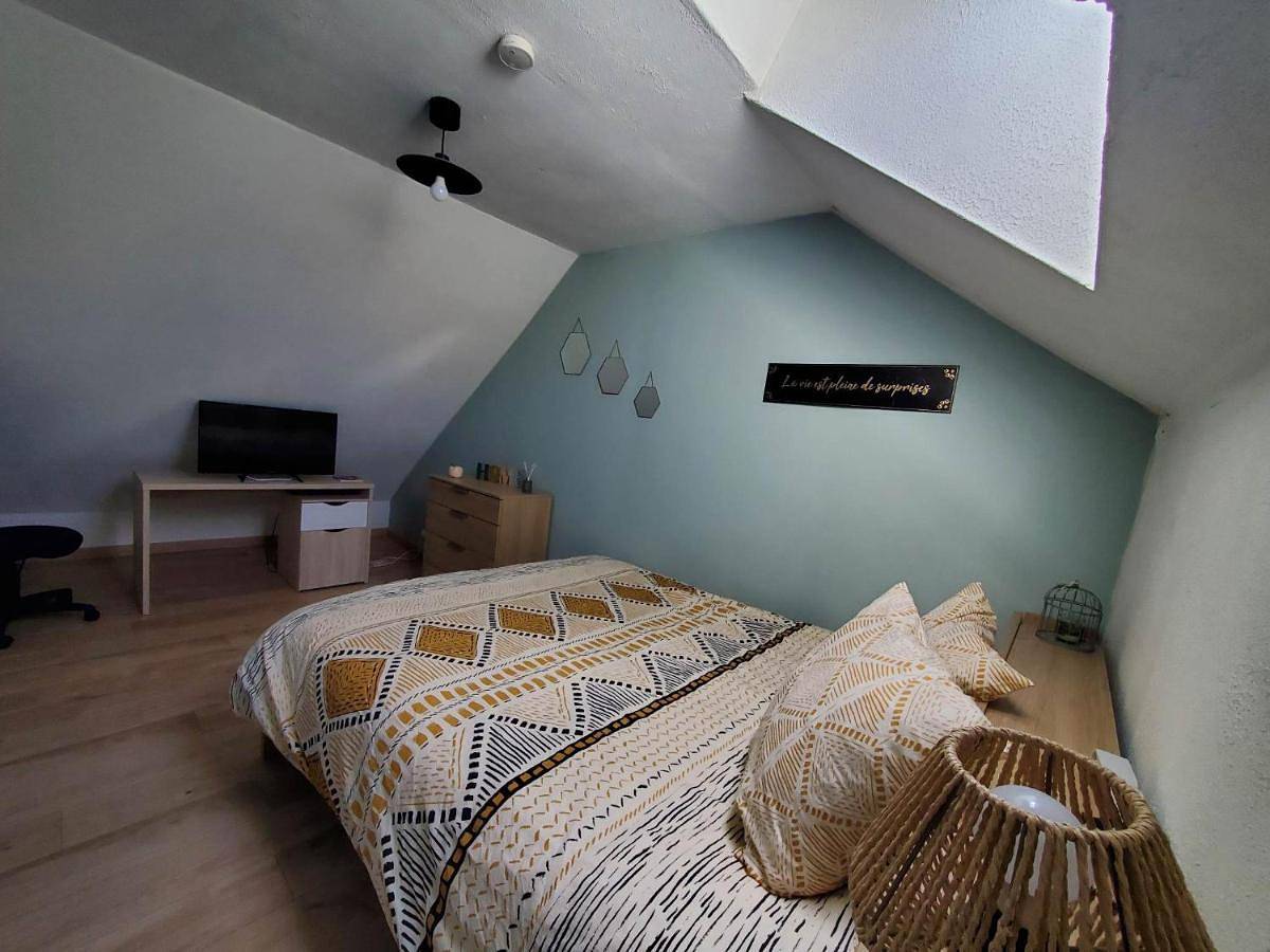 Appartement entier, One-Bedroom Apartment in Le Creusot, Région d'Autun