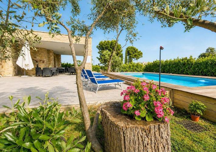 B&b per 3 persone, con panorama e giardino nonché balcone e piscina a Salve