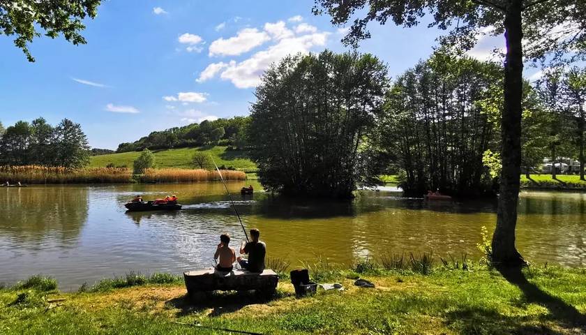 Camping pour 3 personnes, avec piscine et terrasse, animaux acceptés dans le Doubs - 4