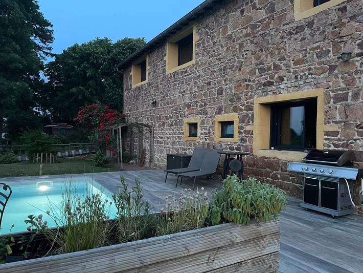 Maison d’hôte pour 3 personnes, avec Jacuzzi et Terrasse ainsi que Jardin et Piscine