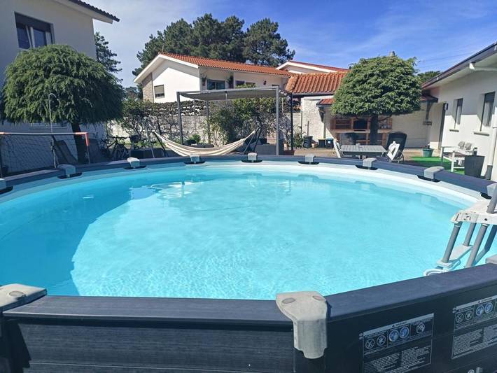 Location de vacances pour 4 personnes, avec jardin ainsi que piscine et vue dans Darque