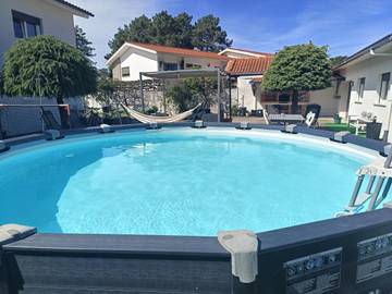 Gîte pour 4 personnes, avec jardin ainsi que vue et piscine dans Darque