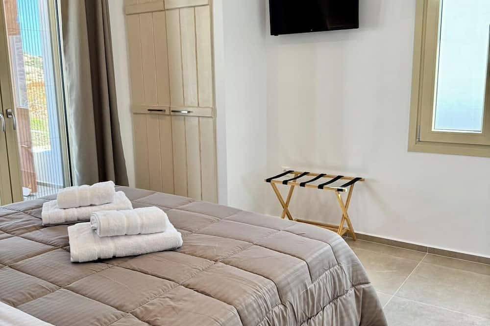 Ganze Wohnung, Famly Apartment with Sea View & Plunge Pool (Ground Floor) in Gournado-Fylakopi