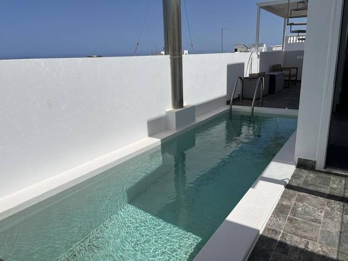 Apartamento para 6 personas, con Balcón y Terraza además de Jardín y Piscina en La Santa