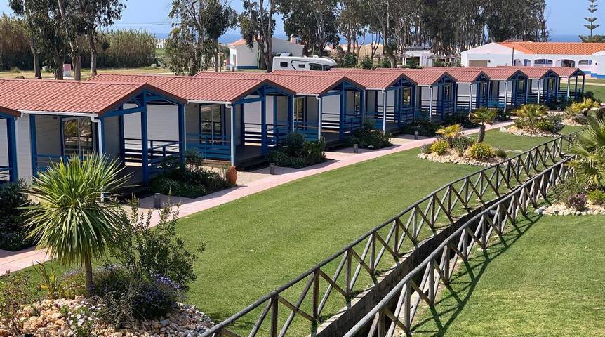 Gîte pour 5 personnes, avec bassin pour enfant et terrasse ainsi que piscine et jardin à Porto Covo - 3