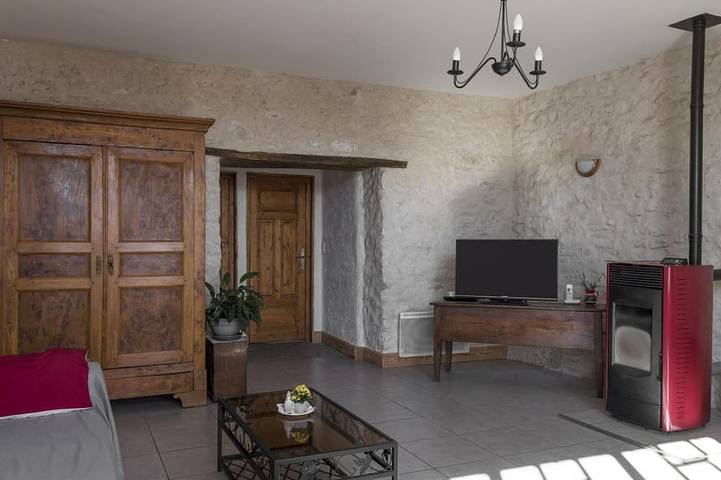 Gîte pour 5 personnes, avec jardin et terrasse, animaux acceptés à Saint-Bonnet-de-Rochefort - 2