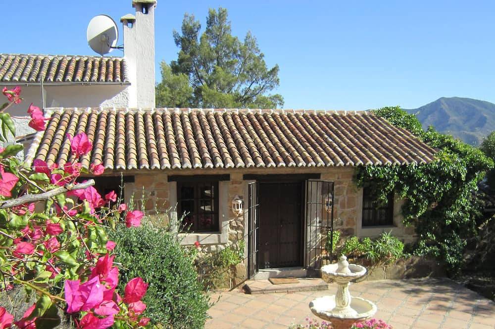 Charming 19th century stone built cottage. Magnificent location in Álora, Málaga Province