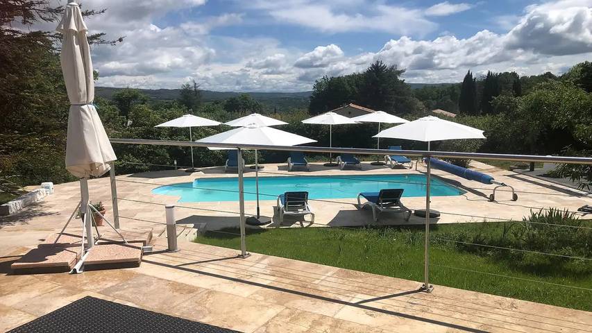 Ferienhaus für 7 Personen, mit Garten und Pool