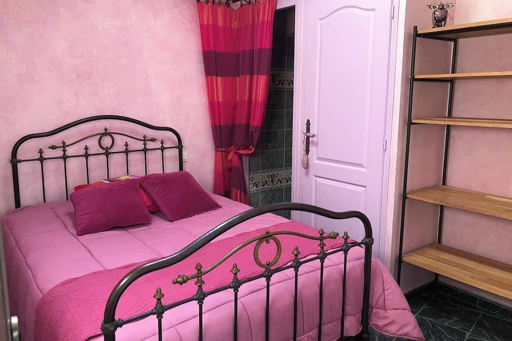 Halfvrijstaande villa in een rustige woning; dorp in de buurt van Montpellier in Pignan, Côte d'Améthyste