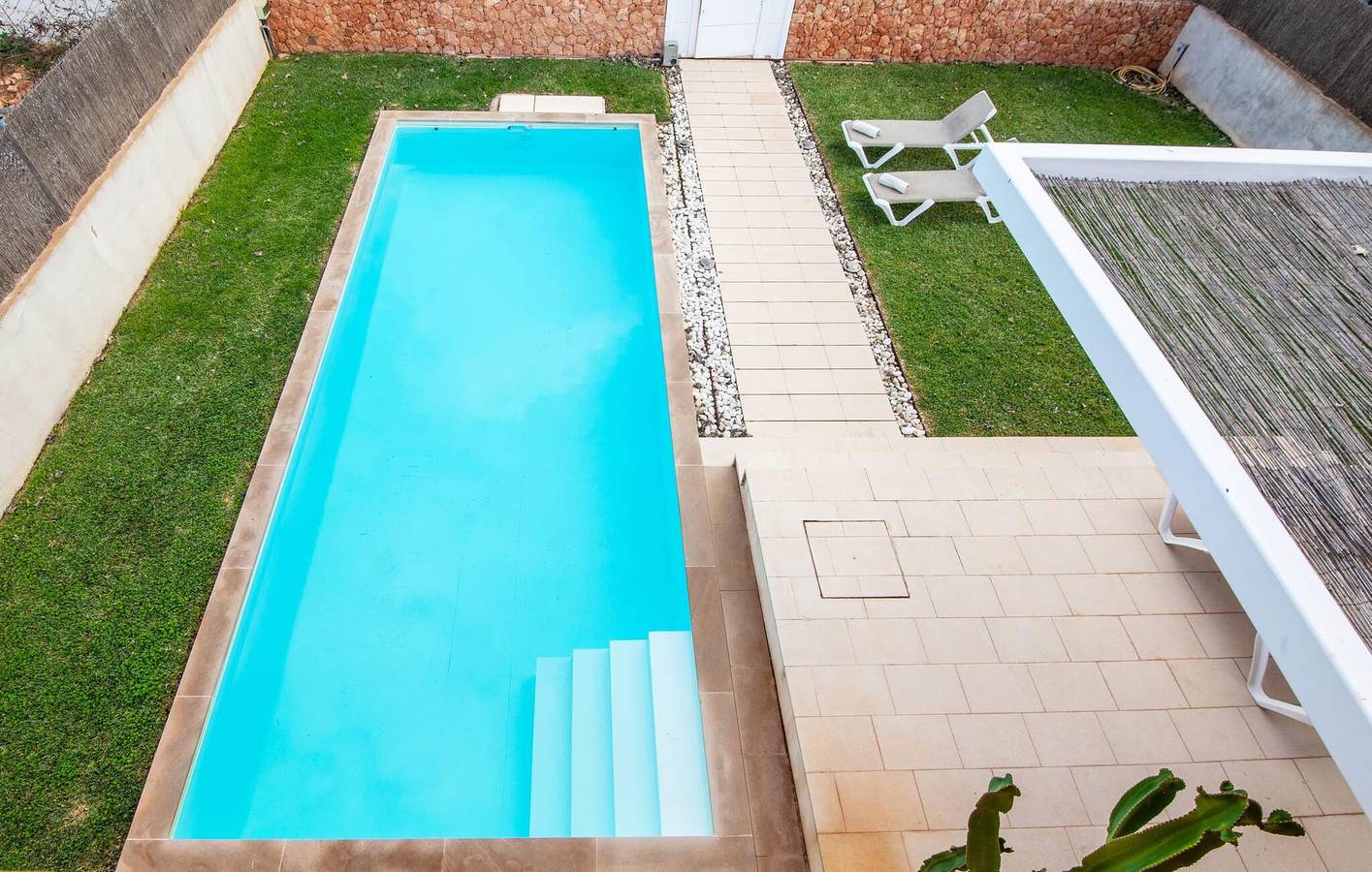 Gemütliches Strandapartment mit Pool und Grill, 1,5 km von Playa de Ses Covetes entfernt in Es Trenc, Campos