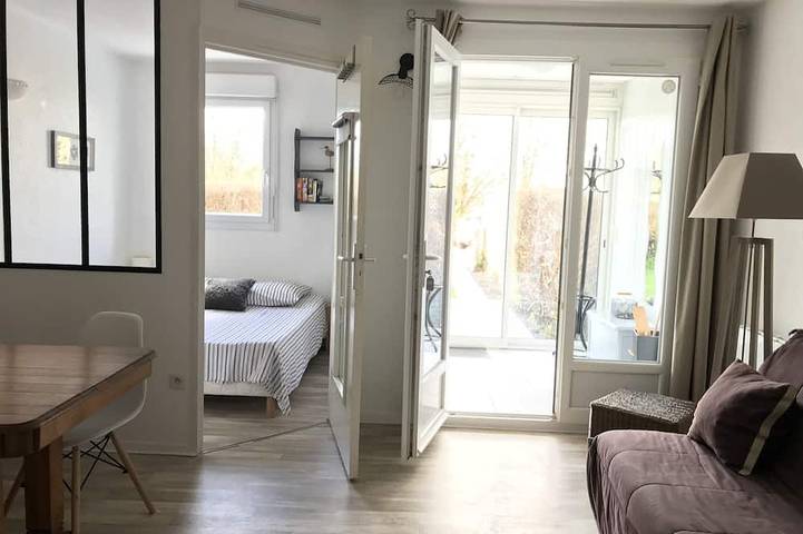 Gîte pour 4 personnes, avec sauna et jardin ainsi que jacuzzi et terrasse, animaux acceptés dans Plage Sables Blancs - 4