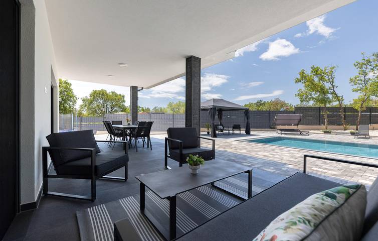 Gemütliche 2-Zimmer-Wohnung mit beheiztem Pool in der Nähe des Stadtzentrums von Imotski in Imotski, Makarska Riviera