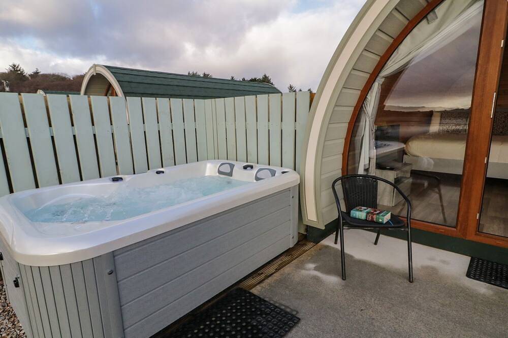 The Wheelhouse Pod No. 3, romantic in Burtonport, County Donegal in Glenties, County Donegal