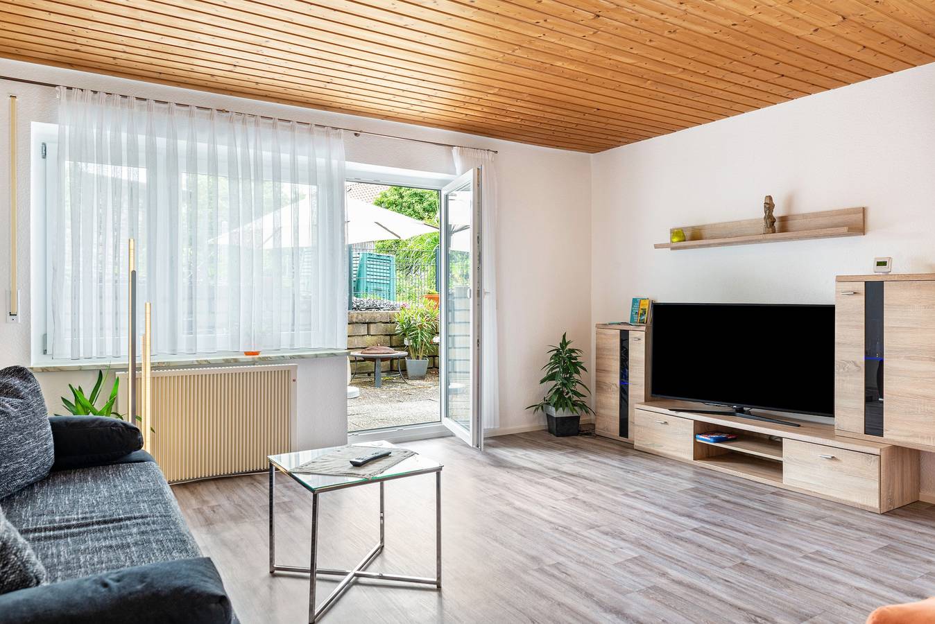 Entire apartment, Apartment 'Carmen' with Private Terrace, Garden, and Wi-Fi in Wald (Baden Wuerttemberg), Region Bodensee-Oberschwaben