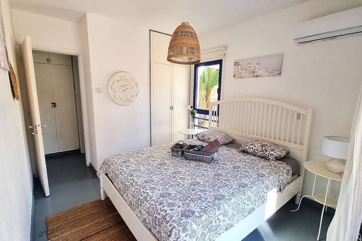 Apartamento entero, Boho Greek Haven w/ Orange Grove Views Near Beach in Lárnaca, Distrito de Larnaca