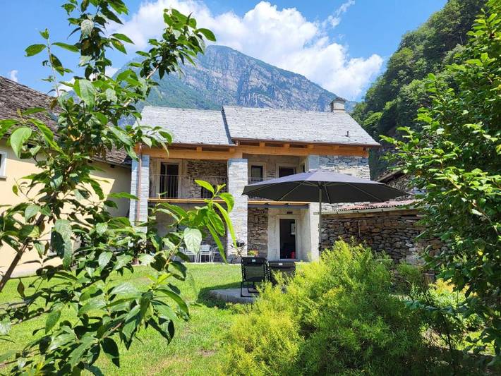 Ferienhaus für 5 Personen, mit Balkon und Terrasse sowie Garten in Cevio