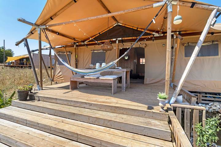 Glamping voor 6 personen, met Whirlpool en Tuin in de Dordogne