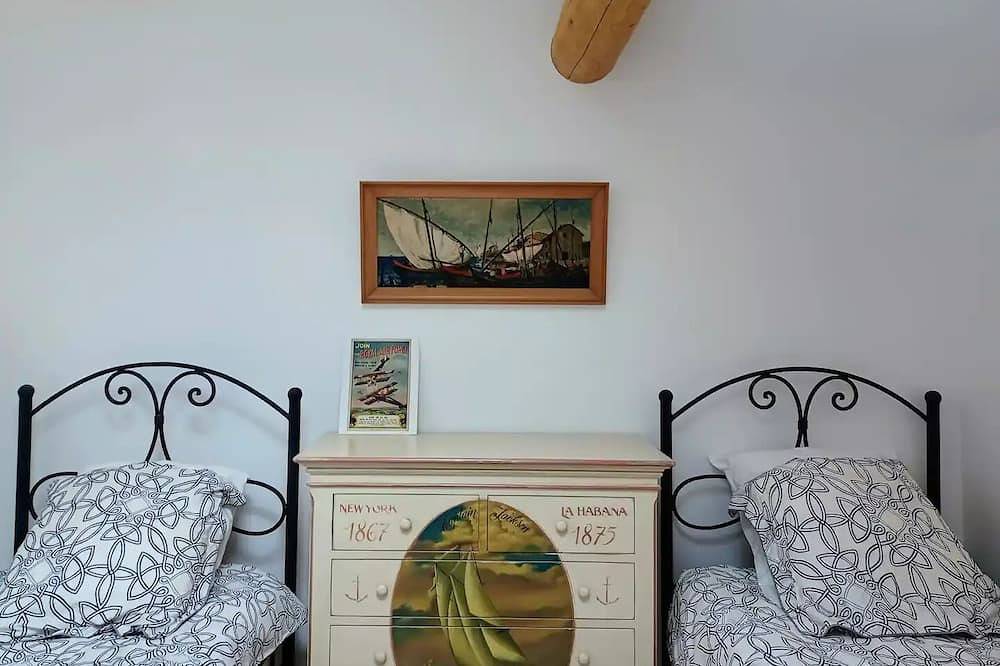 Appartement entier, Luxury apartment jacuzzi-pool-air con in Avignon, Vaucluse