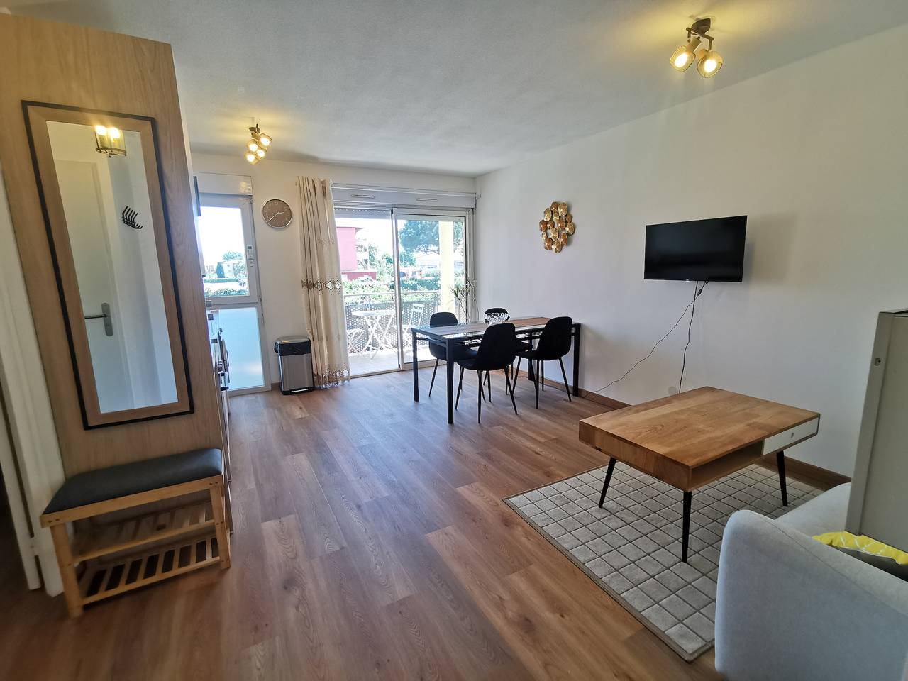 Entire apartment, Cosy Renovated Apartment Near the Beach With Balcony in Lattes, Côte d'Améthyste