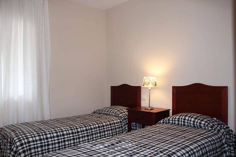 Geheel appartement, Appartement Costabella / Marbella, uitzicht op zee, zwembad, vlakbij het strand / Wifi in Las Chapas, Marbella