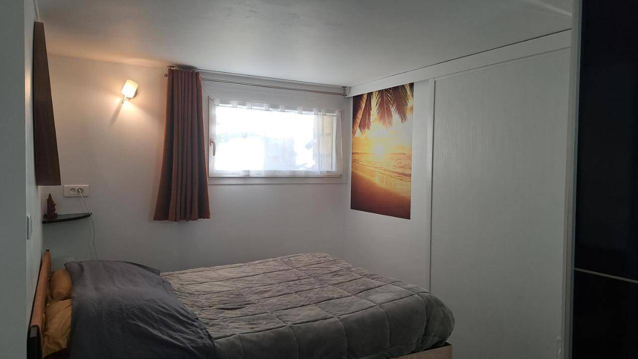 Appartement entier, One-Bedroom Apartment in Sainte-Geneviève-des-Bois, Essonne