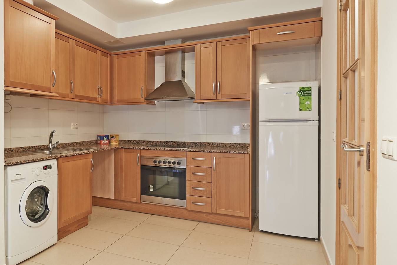 Apartamento entero, Apartamento vacacional "Torredembarra" cerca de la playa con piscina compartida y Wi-Fi in Torredembarra, Costa Dorada