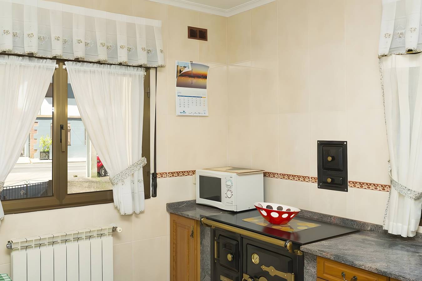 Apartment 'La Veiga 2' mit Bergblick und Terrasse in La Riera in Somiedo, Cordillera Cantábrica