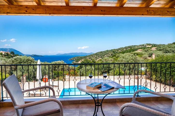Διαμερίσματα διακοπών για 6 άτομα, με πισίνα και κήπο καθώς και θέα στο Σπαρτοχώρι