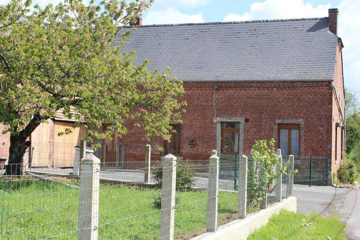 Location de vacances pour 6 personnes, avec jardin et vue dans Erloy