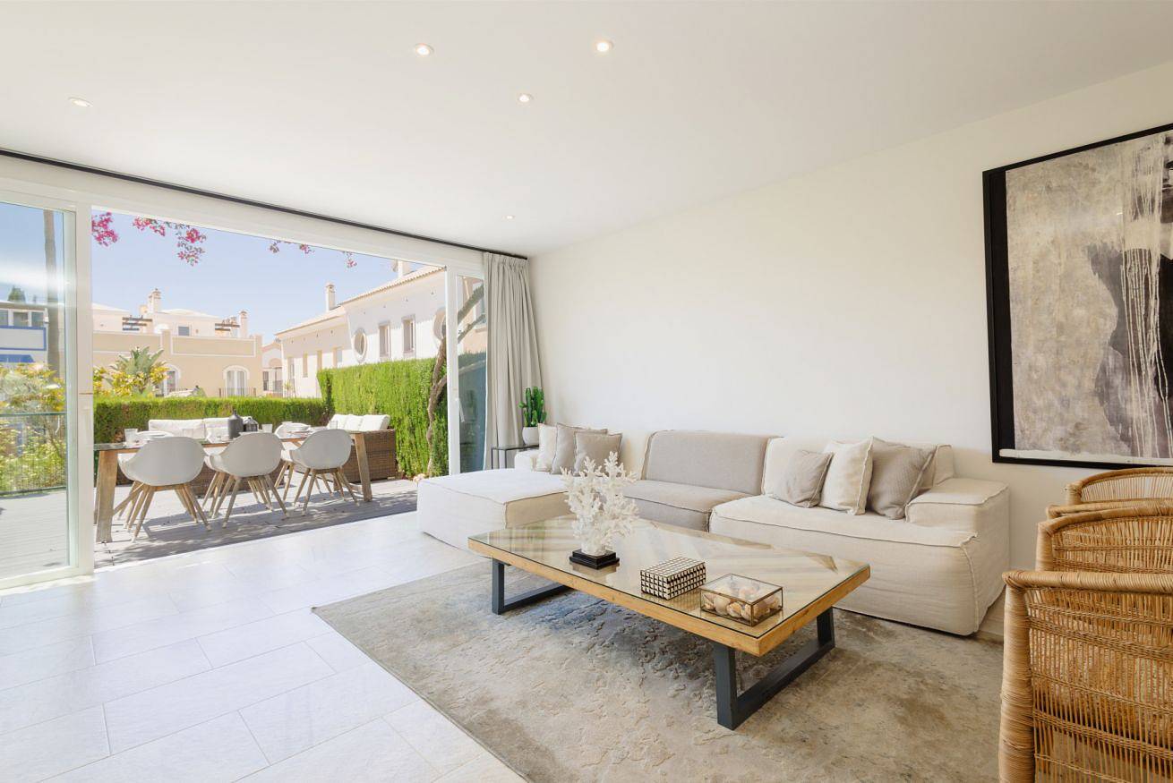 Entire apartment, New beachfront holiday home in  Bahia de Marbella in Las Chapas, Marbella
