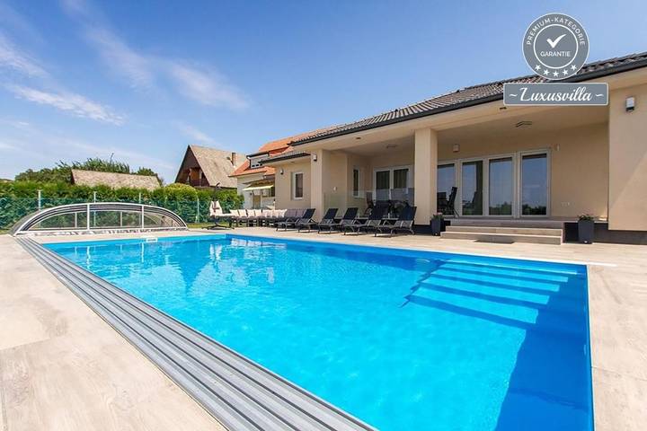 Villa für 8 Personen, mit Ausblick und Garten sowie Pool - 1