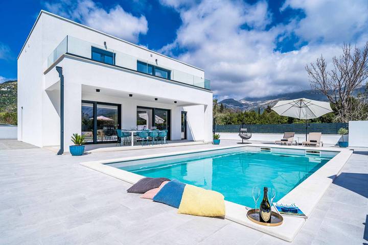 Villa for 8 people, with terrace in Srebreno