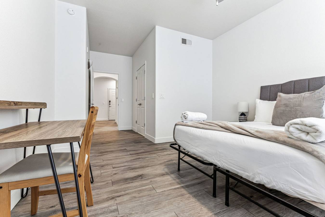 Ganze Wohnung, Cozysuites Glendale by the stadium w pool 27 in Glendale, Maricopa County