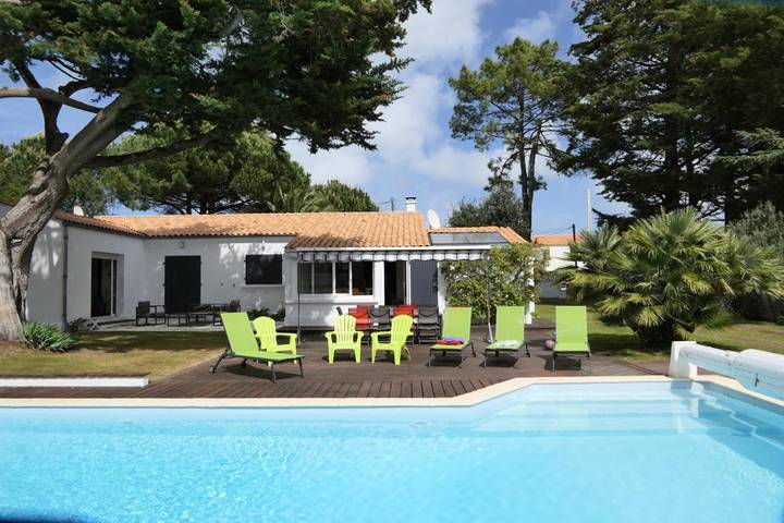 Location de vacances pour 11 personnes, avec terrasse ainsi que jardin et piscine dans Boyardville - 2