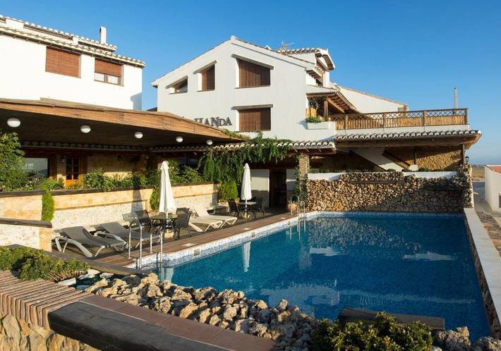 Apartamento para 2 personas, con Terraza y Jardín además de Piscina y Vistas en Comarca de Baza