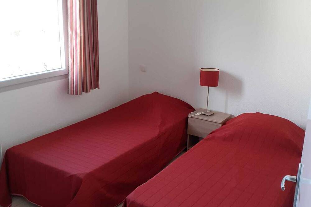Entire apartment, T2 Dans Résidence Avec Piscine D87 in Salies-de-Béarn, Béarn