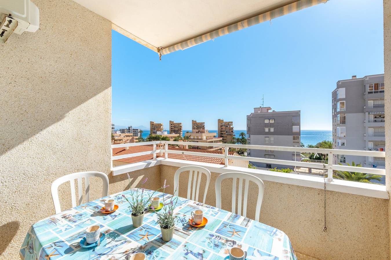 Apartamento entero, Apartamento 'Piso en la playa con piscinas y vistas al mar arenales' in Los Arenales del Sol, Elche