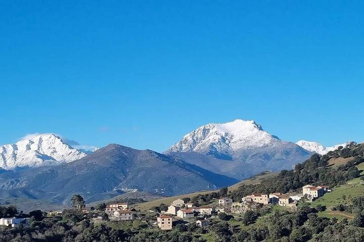 Gîte pour 6 personnes, avec terrasse à Pietralba