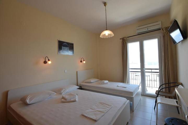 Gîte pour 5 personnes, avec balcon dans Selianitika - 2