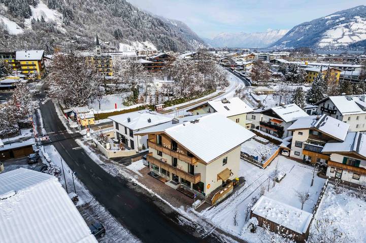 Ferielejlighed for 8 personer, med balkon og sauna, husdyr tilladt i Zell am See